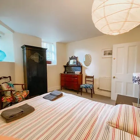 Sunnyside - Spacious 2 Bedroom Ground Floor With Free Parking In Kendal, Cumbria Kendal