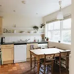 Sunnyside - Spacious 2 Bedroom Ground Floor With Free Parking In Kendal, Cumbria