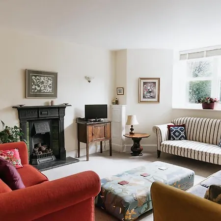 Sunnyside - Spacious 2 Bedroom Ground Floor With Free Parking In Kendal, Cumbria *