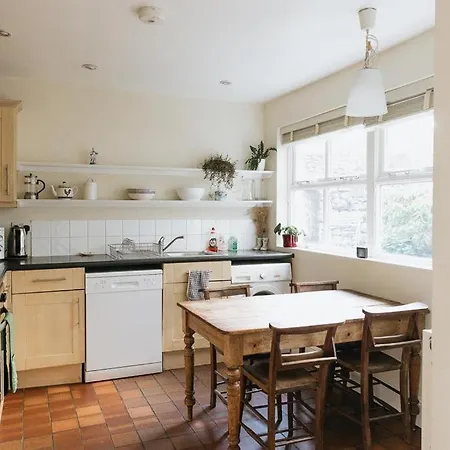 Sunnyside - Spacious 2 Bedroom Ground Floor With Free Parking In Kendal, Cumbria